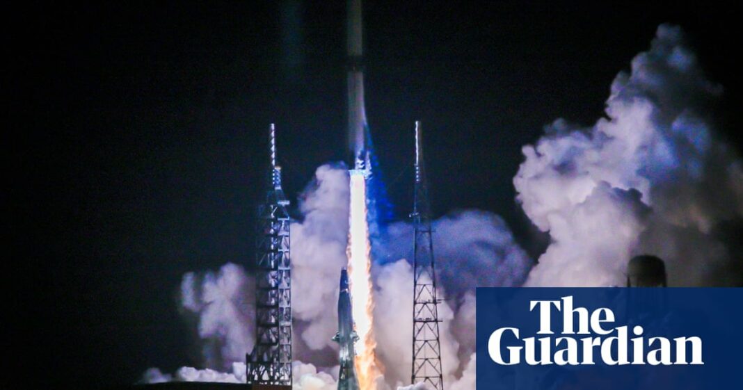 El cohete Blue Origin de Bezos despega en desafío al SpaceX de Musk
