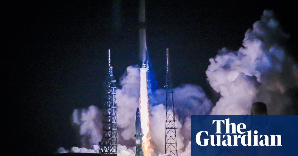 El cohete Blue Origin de Bezos despega en desafío al SpaceX de Musk
