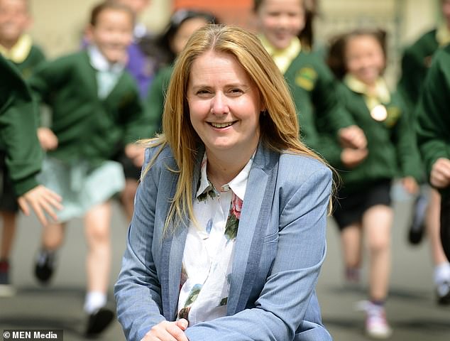 Nicola Brogan, que trabajaba en la escuela primaria Woodland Community, en Heywood, Lancashire, evitó la prohibición de asistir a clases por sus comentarios hacia los alumnos.