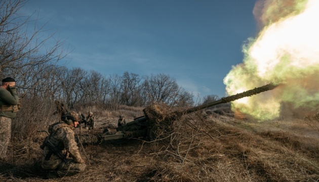 El enemigo intenta romper las líneas de defensa en los sectores de Kramatorsk y Toretsk – portavoz militar
