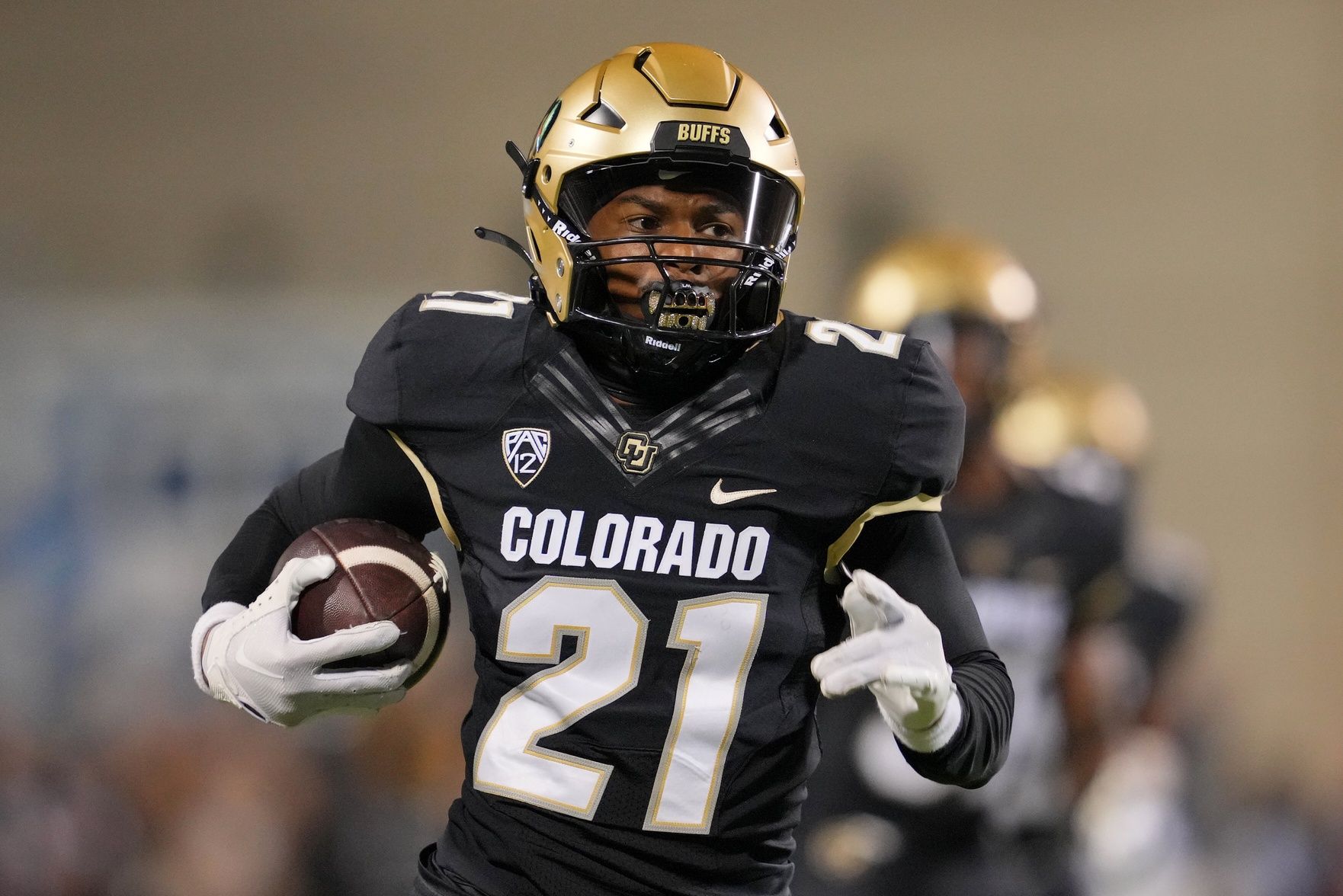 El hijo de Coach Prime, Shilo Sanders, se prepara para el Draft de la NFL 2025 con una práctica intensa en las instalaciones de Colorado
