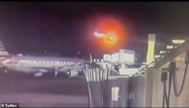 Un hombre cuya esposa estaba en el condenado vuelo 5342 de American Airlines le mostró a un periodista sus desgarradores mensajes de texto finales antes del accidente