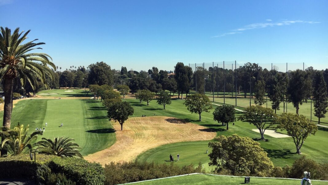 El icónico Riviera CC en zona de evacuación por el incendio forestal de Pacific Palisades
