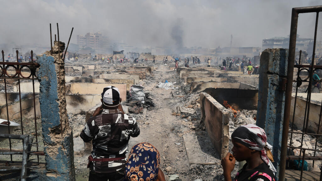 El incendio de Accra destruye el mercado de ropa de segunda mano más grande de Ghana
