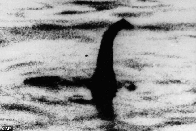 Fotografía del cirujano: durante 60 años, esta célebre fotografía de una criatura de cuello largo ayudó a mantener a flote la leyenda del monstruo del lago Ness.