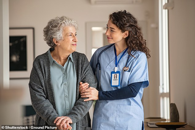 Llamar a alguien de mediana edad o pensionista ahora es inapropiado según el NHS. Imagen de archivo