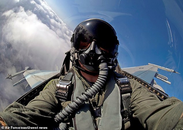 Un piloto de Top Gun ha establecido un nuevo récord en la historia de Ucrania utilizando un piloto de caza F-16, después de derribar seis misiles de crucero Putin en una sola misión de combate.