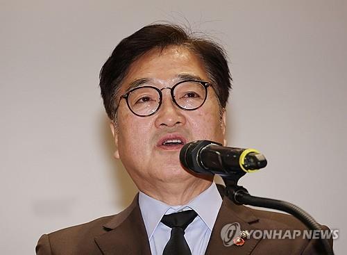 National Assembly speaker presses acting President Choi to fill seat at Constitutional Court