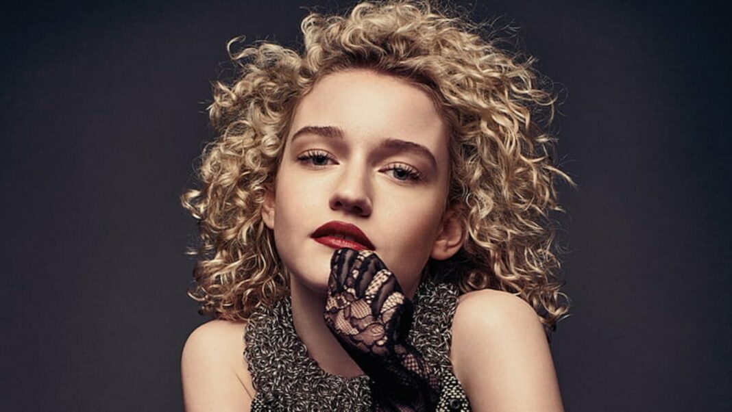 Entrevista a Julia Garner, actriz de Inventing Anna: 'Nada es realmente fácil si quieres que sea bueno'
