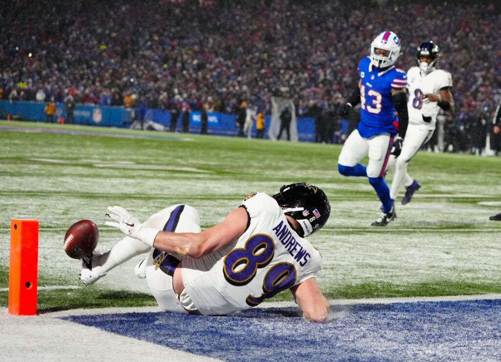 'Estoy enfermo': los fanáticos de los Ravens están furiosos con Mark Andrews por ahogar la victoria en los playoffs sobre los Bills al perder la conversión de 2 puntos
