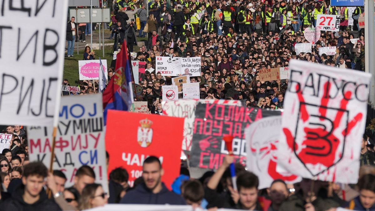 Estudiantes de la Universidad Serbia Etapa de bloqueo de 24 horas en Belgrado
