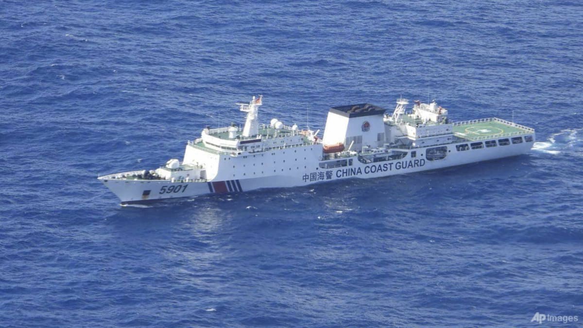 Filipinas alarmada después de que China enviara un "barco monstruo" a un banco de arena en disputa
