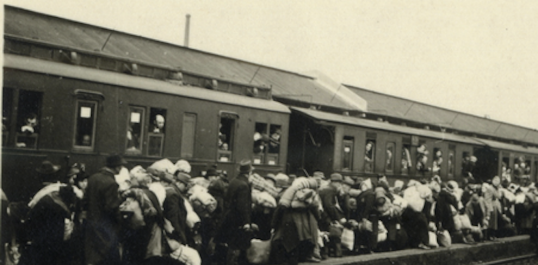 Fotografías recientemente descubiertas de deportaciones nazis muestran a las víctimas judías tal como fueron vistas con vida por última vez
