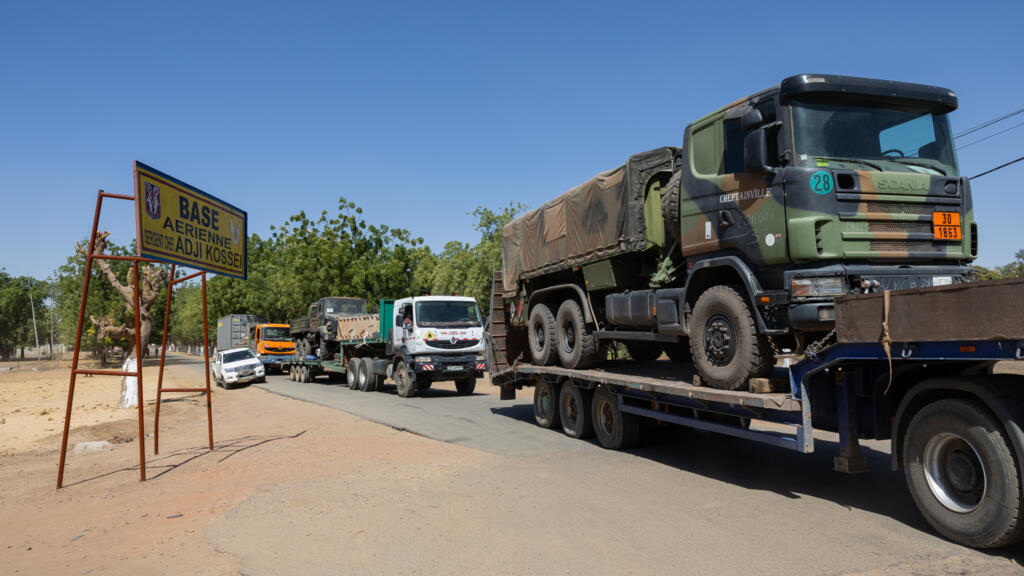 Frases franceses Presencia militar en la región del Sahel con la entrega de la última base en Chad
