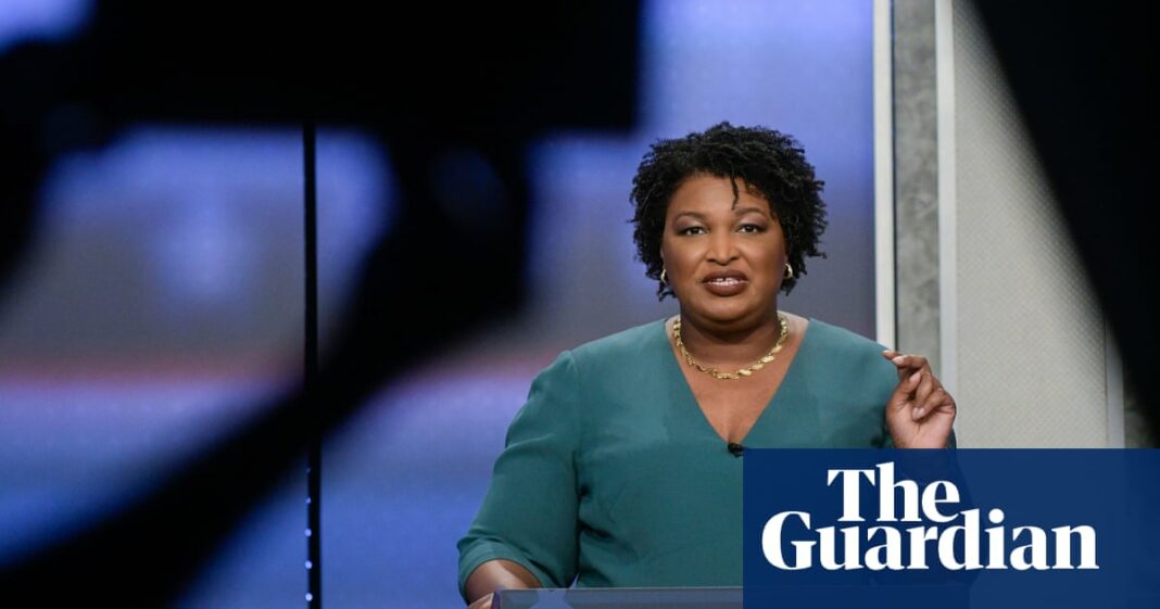 Grupo de derechos electorales fundado por Stacey Abrams multado por campaña ilegal
