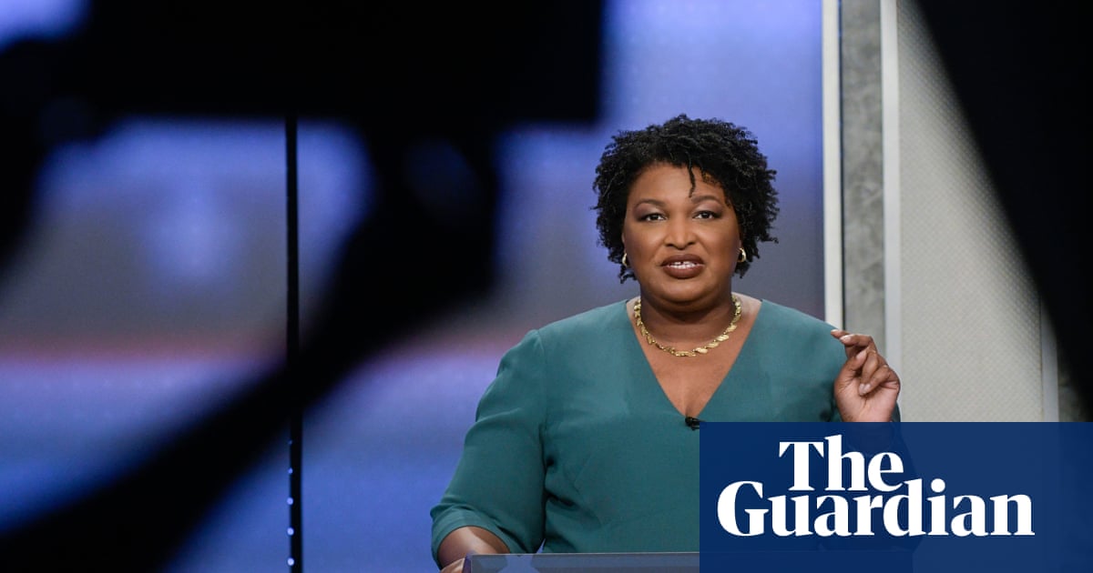 Grupo de derechos electorales fundado por Stacey Abrams multado por campaña ilegal
