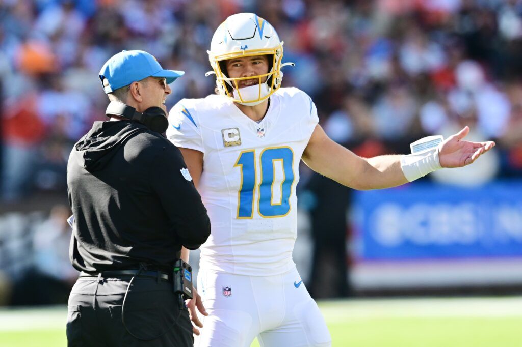 'Habló sobre recordar el día en que nació': el mariscal de campo estrella de los Chargers, Justin Herbert, recuerda la divertida primera impresión de Jim Harbaugh
