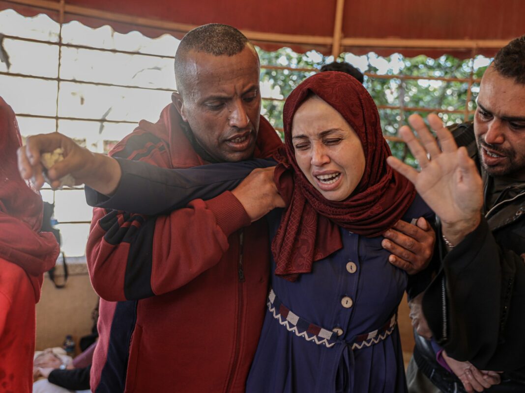 'Hijos míos, hijos míos': la familia de Gaza asesinada minutos antes del alto el fuego
