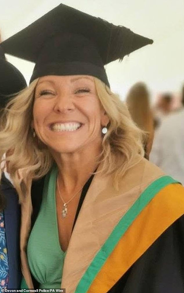 Claire Chick, de 48 años, profesora de enfermería para adultos en la Universidad de Plymouth, fue asesinada en el área de West Hoe el miércoles por la noche