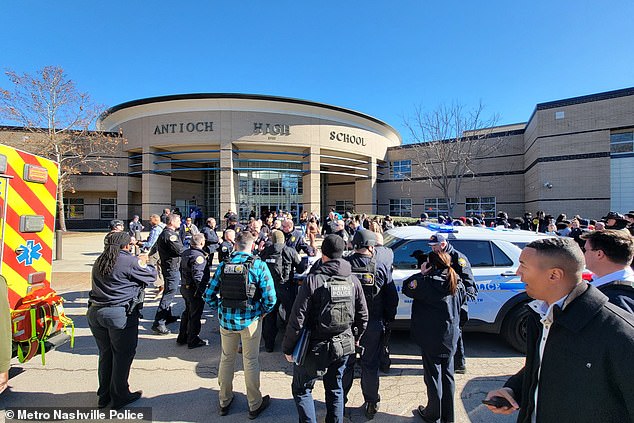 Tres estudiantes resultaron heridos tras un tiroteo en Antioch High School en Tennessee