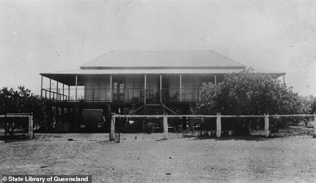 La estación Lawn Hill (arriba) estaba dirigida por dos hombres sádicos, Jack Watson y Frank Hann, que tenían 40 pares de orejas aborígenes clavadas en las paredes del interior, como lo observó Emily Creaghe en 1883.