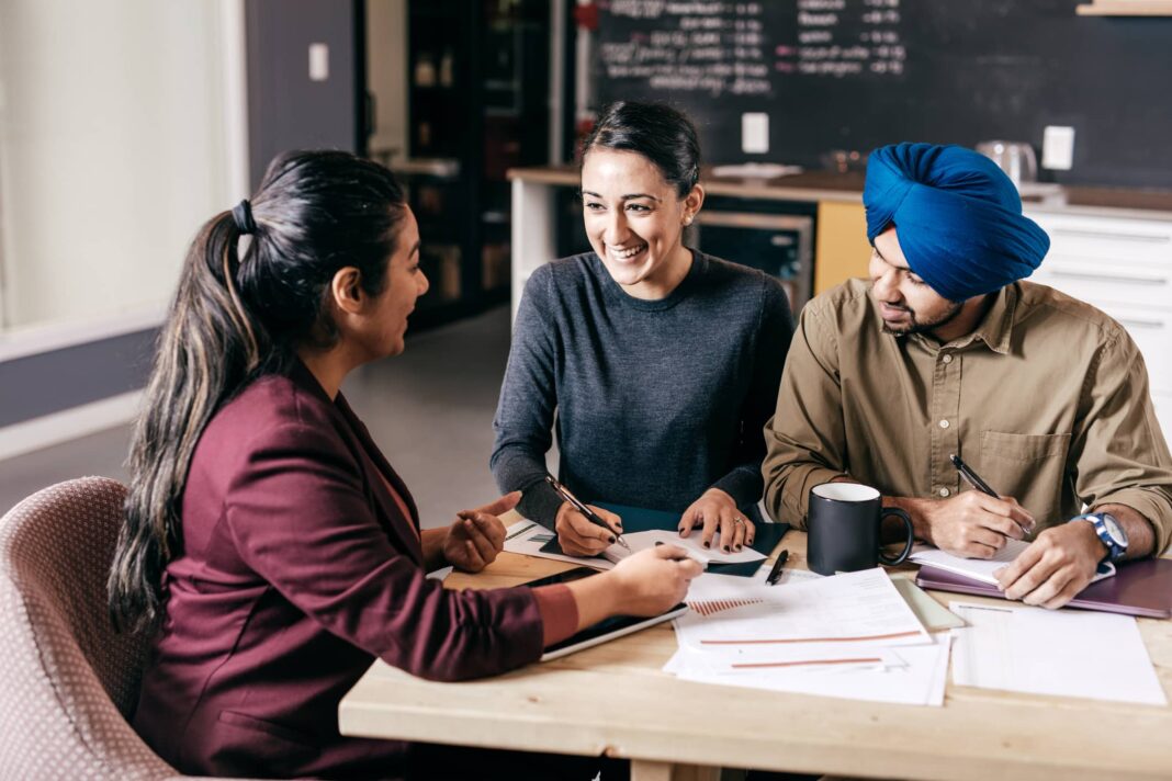 Investing 101: Cómo empezar a invertir como recién llegado a Canadá
