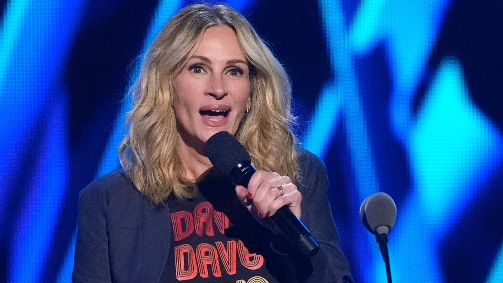 Julia Roberts condena a los saqueadores con una respuesta audaz en medio de los incendios forestales de Los Ángeles
