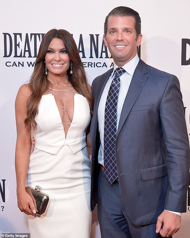 Hace apenas unas semanas, el primer hijo se separó descuidadamente de su prometida de muchos años, Kimberly Guilfoyle (en la foto), quien a pesar de la brutal ruptura se ha mantenido dolorosamente leal a un presidente con quien ha disfrutado durante mucho tiempo de una relación acogedora.