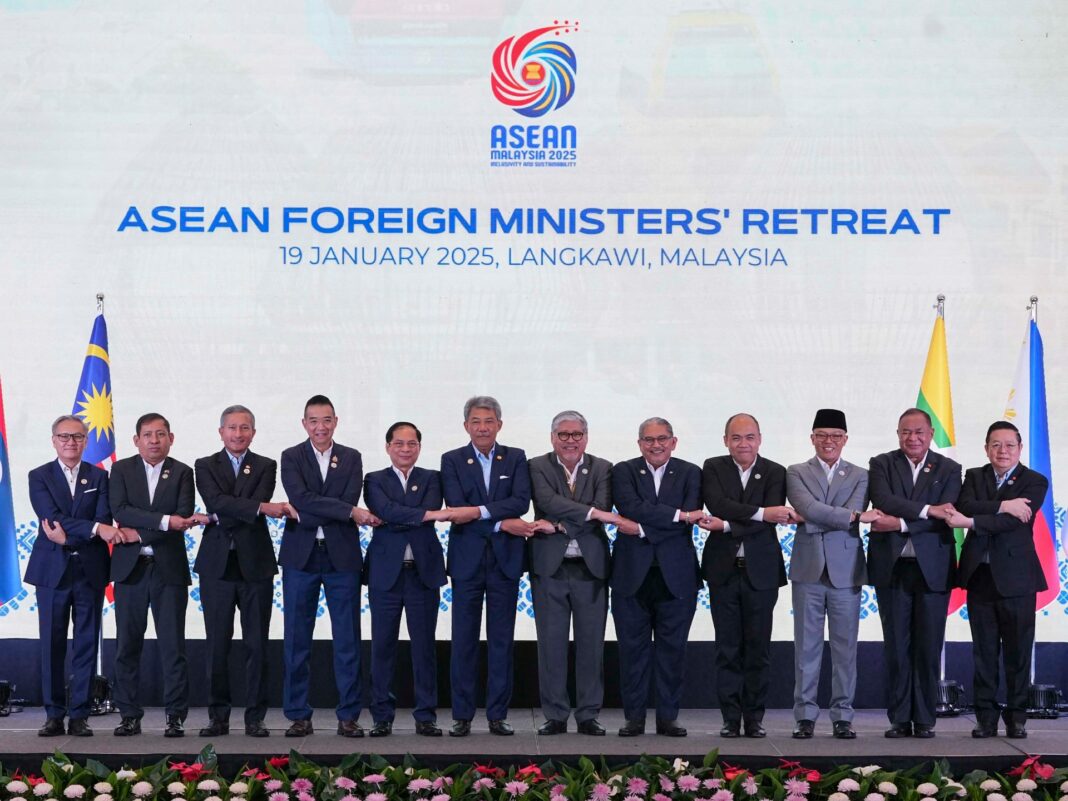 La ASEAN dice a los gobernantes militares de Myanmar que la paz debe ser la prioridad, no las elecciones
