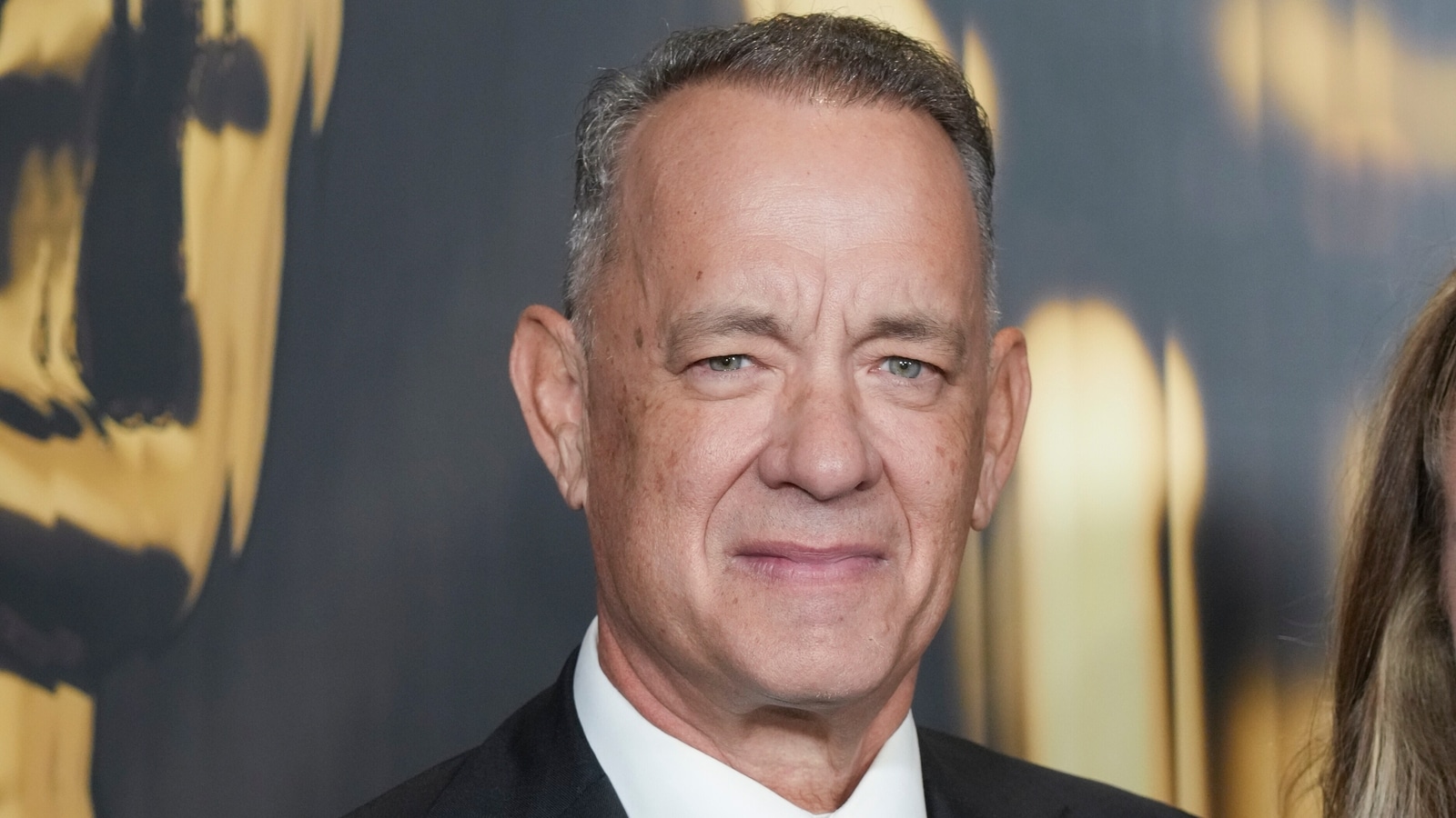 La casa de Tom Hanks en Pacific Palisades casi escapa de los devastadores incendios forestales de Los Ángeles, dice su hijo: "Oren por..."
