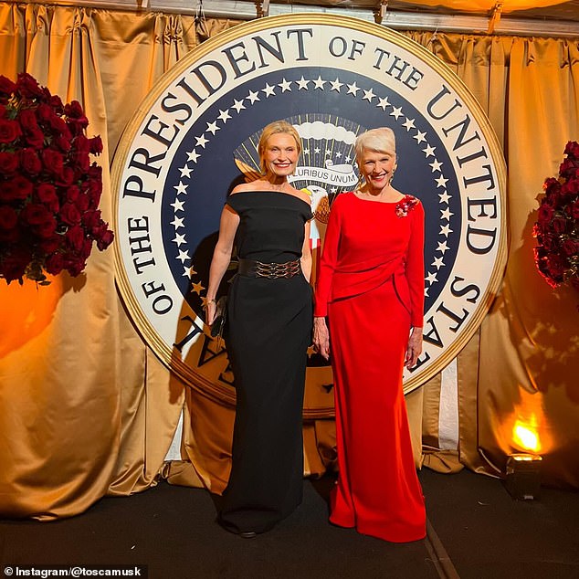 Tosca y Maye Musk asistieron a varios bailes de inauguración el lunes por la noche.