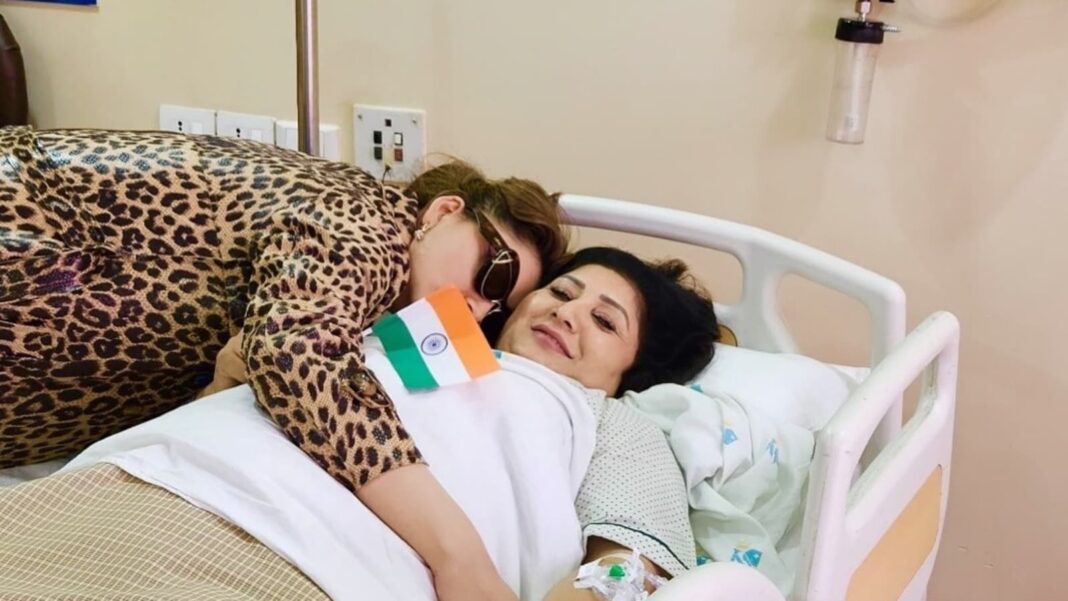 La madre de Urvashi Rautela hospitalizada, el actor pide oraciones por su recuperación
