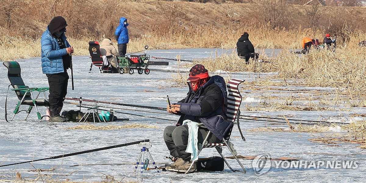 Season&apos;s strongest cold wave to grip nation Thurs.