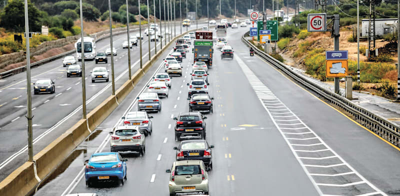 Bus lane on coastal highway credit: Shlomi Yosef