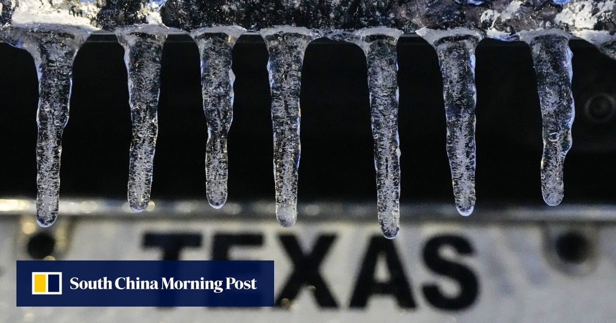 La peor tormenta de nieve en 130 años sume al sur de EE.UU. en un gélido caos
