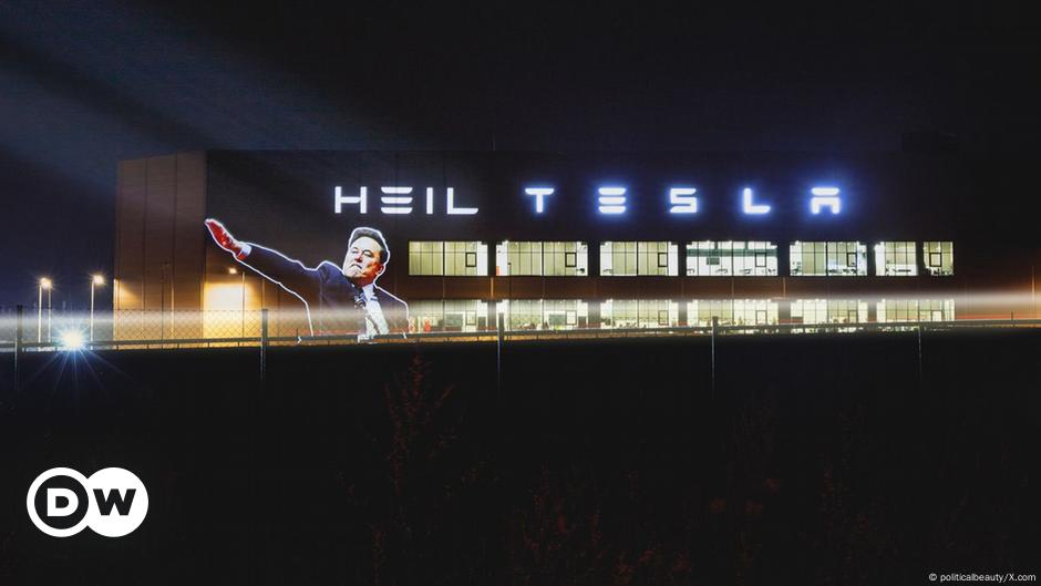 La policía alemana investiga el saludo de Musk proyectado en la fábrica de Tesla
