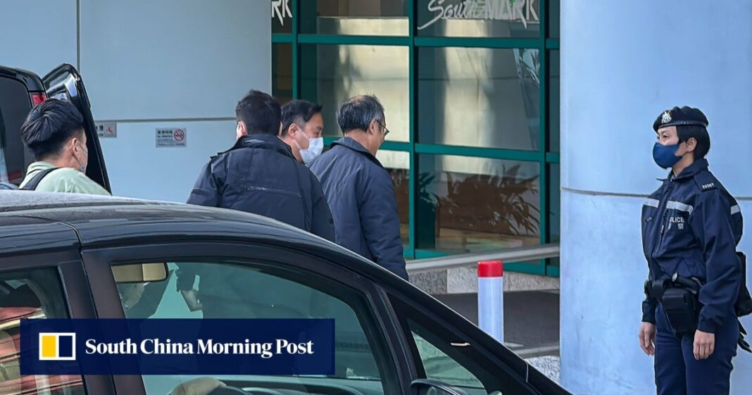 La policía de Hong Kong detiene a un encuestador para investigarlo por ayudar a un fugitivo
