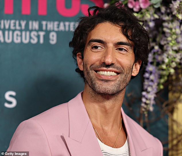 Justin Baldoni está demandando a Blake Lively y Ryan Reynolds por $ 400 millones porque se dice que la suma está cerca de su patrimonio neto combinado y quiere bancarlos, afirman las fuentes.