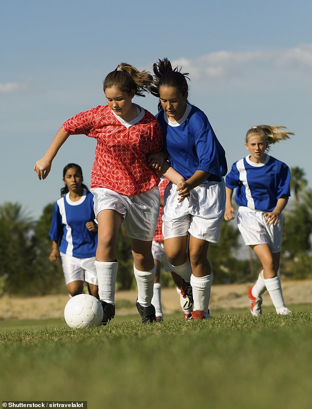 Un futbolista adolescente con TDAH y dificultades de aprendizaje recibió una prohibición después de cuestionar si sus oponentes transgénero adultos eran hombres (foto de archivo)