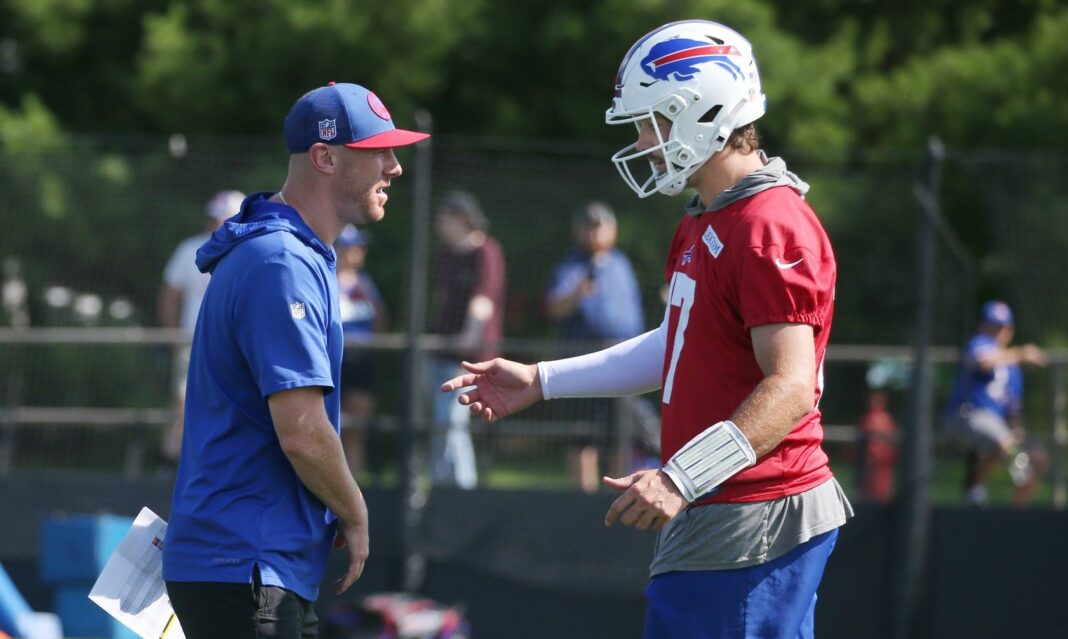 La superestrella de los Bills, Josh Allen, da una respuesta hilarante a la entrevista del coordinador ofensivo Joe Brady como entrenador en jefe
