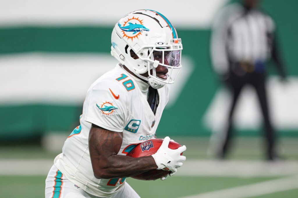 La superestrella de los Dolphins, Tyreek Hill, revela lo que condujo a la solicitud comercial de fin de temporada, proporciona actualizaciones sobre el futuro
