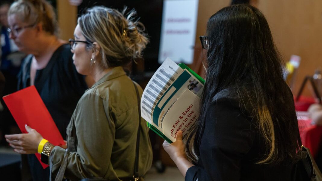 La tasa de desempleo de las mujeres negras cayó en diciembre, tras un fuerte aumento
