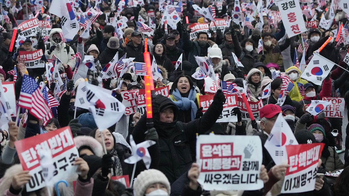 La unidad anticorrupción de Corea del Sur entrega el arresto de Yoon a la policía  
