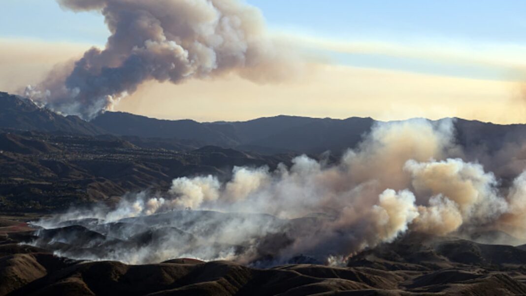 Las acciones de seguros se venden bruscamente a medida que aumentan las pérdidas potenciales relacionadas con los incendios forestales de Los Ángeles
