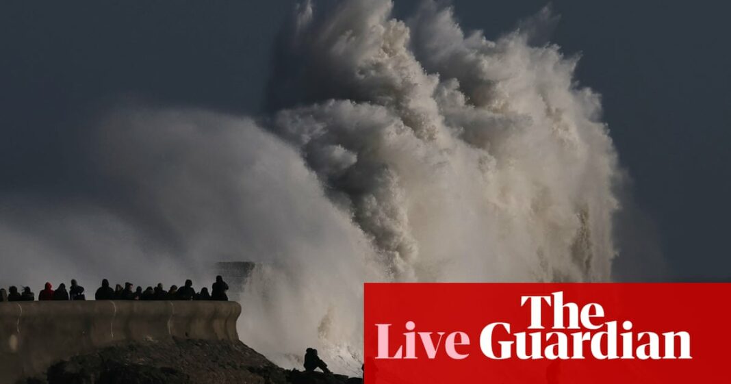 Las advertencias meteorológicas siguen vigentes después de que la tormenta Éowyn azote el Reino Unido e Irlanda – en vivo
