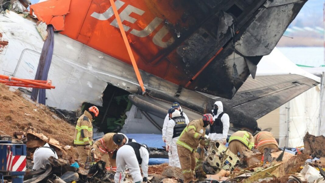 Las cajas negras de Jeju Air dejaron de grabar antes del accidente aéreo, dice Corea del Sur
