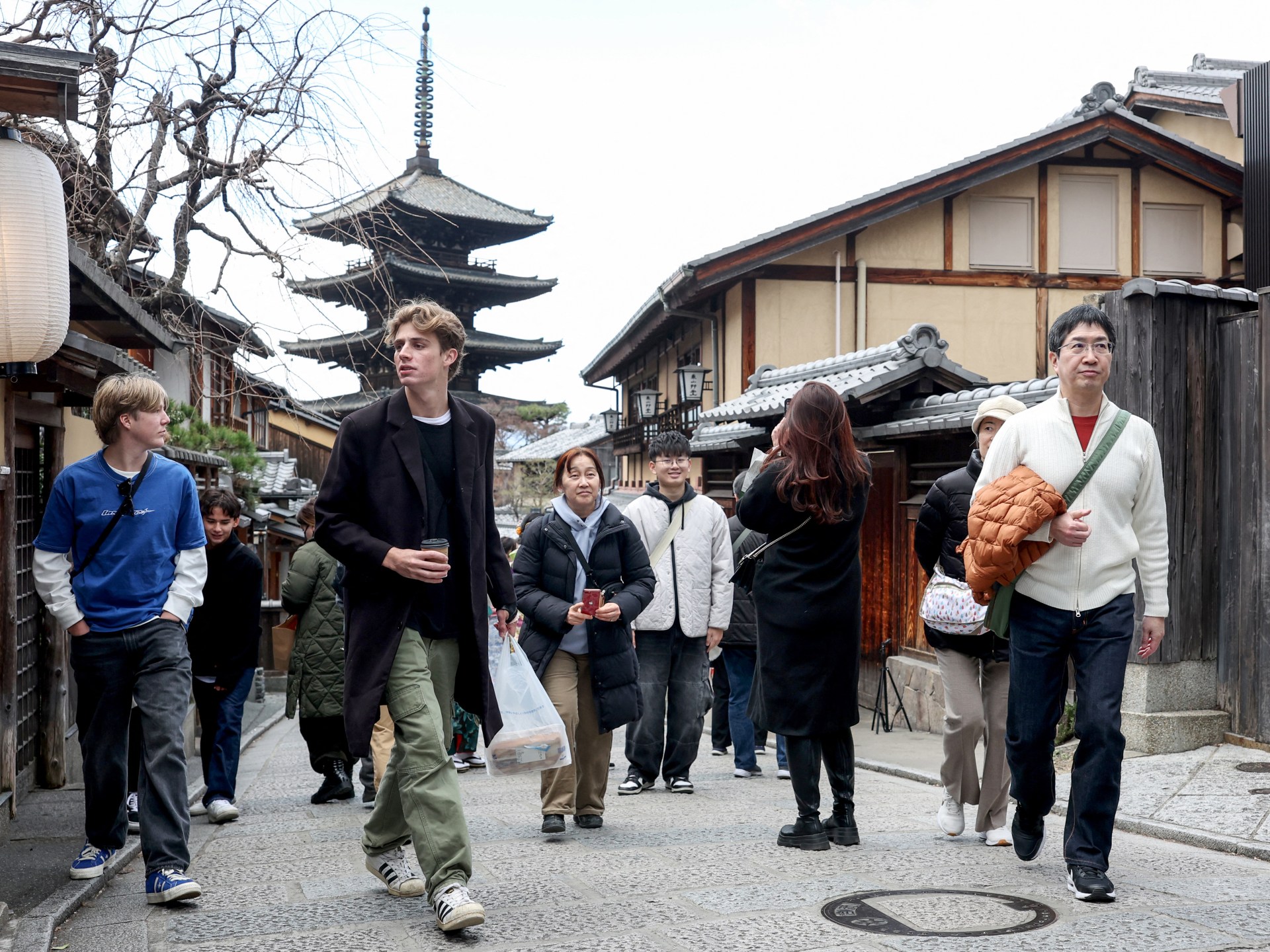 Las llegadas de turistas a Japón alcanzan su máximo histórico a medida que la debilidad de la moneda atrae a masas
