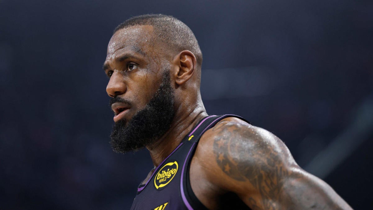 LeBron James de los Lakers se convierte en el segundo jugador con un triple-doble tras cumplir 40 años
