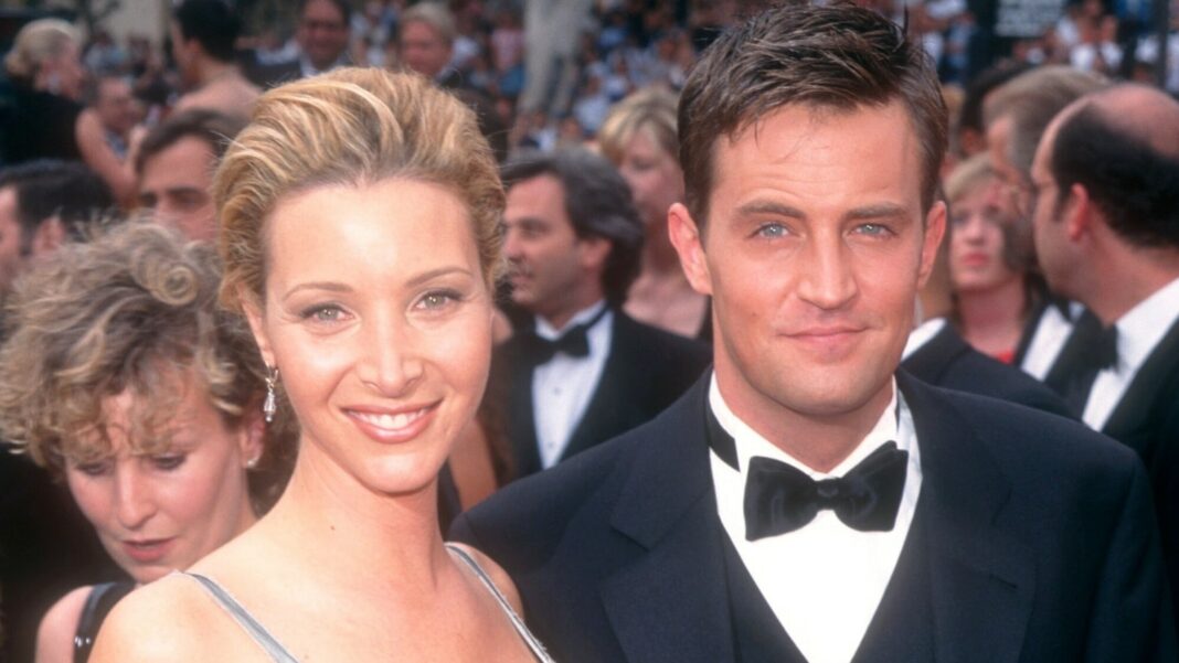 Lisa Kudrow revela que encontró una nota secreta del coprotagonista de Friends, Matthew Perry, después de su muerte
