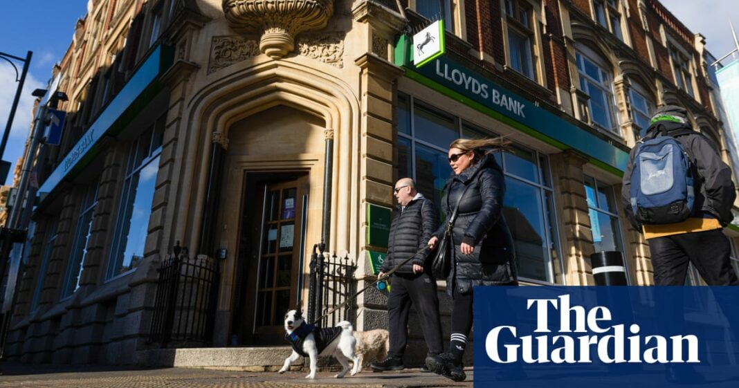 Lloyds Banking Group cerrará otras 136 ramas de la calle del Reino Unido
